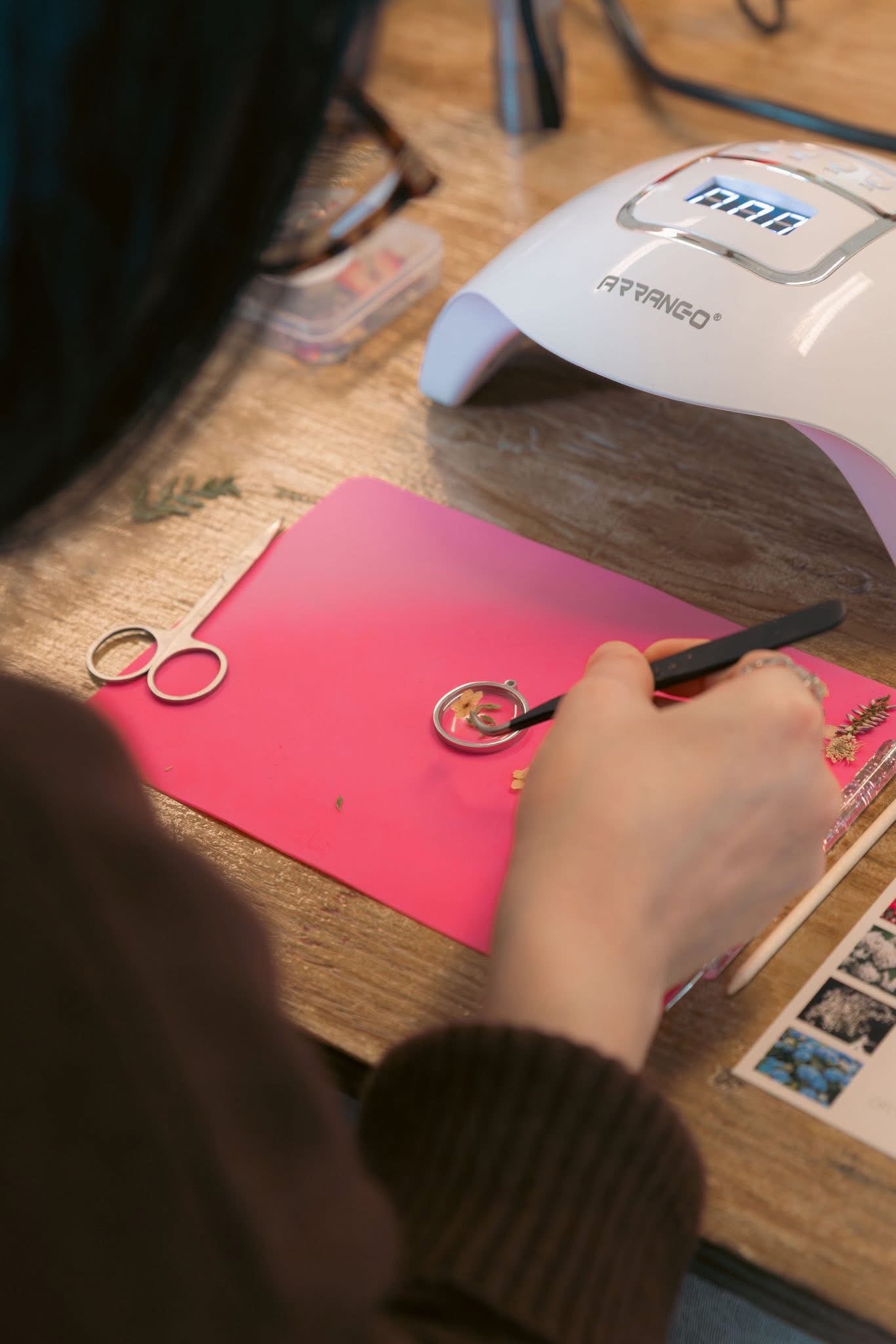 Workshop di Gioielli in Resina & Aperitivo